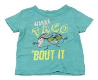 Modré tričko s nápisem a tacos