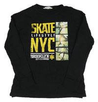 Černé triko se skateboardisty a nápisem H&M