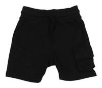 Černé teplákové kraťasy s kapsou F&F