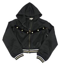 Černá crop propínací mikina s cvočky a kapucí River Island