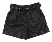 Černé koženkové kraťasy s páskem River Island