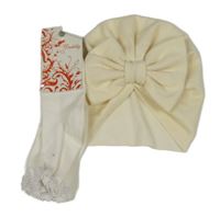 2 Set - Smetanová turbanová čepice s mašlí + ponožky s krajkou 
