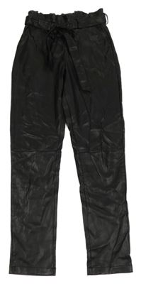 Černé koženkové chino kalhoty s páskem Shoeby