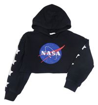 Černá crop mikina s logem NASA a kapucí Shein