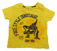 Žluté tričko s dinosaurem 