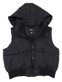 Černá prošívaná šusťáková zateplená crop vesta s kapucí New Look