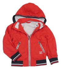 Červená šusťáková podzimní bunda s kapucí a tmavomodrými lemy H&M