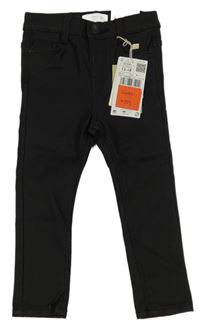 Nové - Černé skinny kalhoty koženkového vzhledu Mango