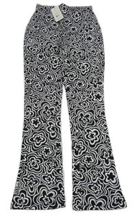 Nové - Černo-bílé vzorované flare legíny New Look