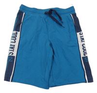 Modrozeleno-tmavomodro-světlešedé teplákové kraťasy s nápisy a číslem a pruhy C&A