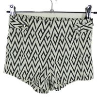 Dámské bílo-černé vzorované kraťasy Bershka 