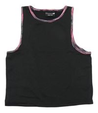 Černý žebrovaný sportovní crop top Ergeenomixx