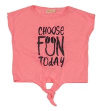 Růžový crop top s nápisem